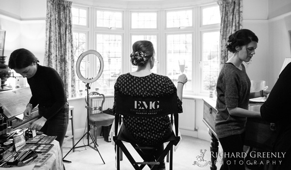 How to choose a wedding makeup artist